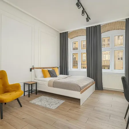Elegant Apartment Near To The Centre Of Poznan By Rent Like Home Екстер'єр фото