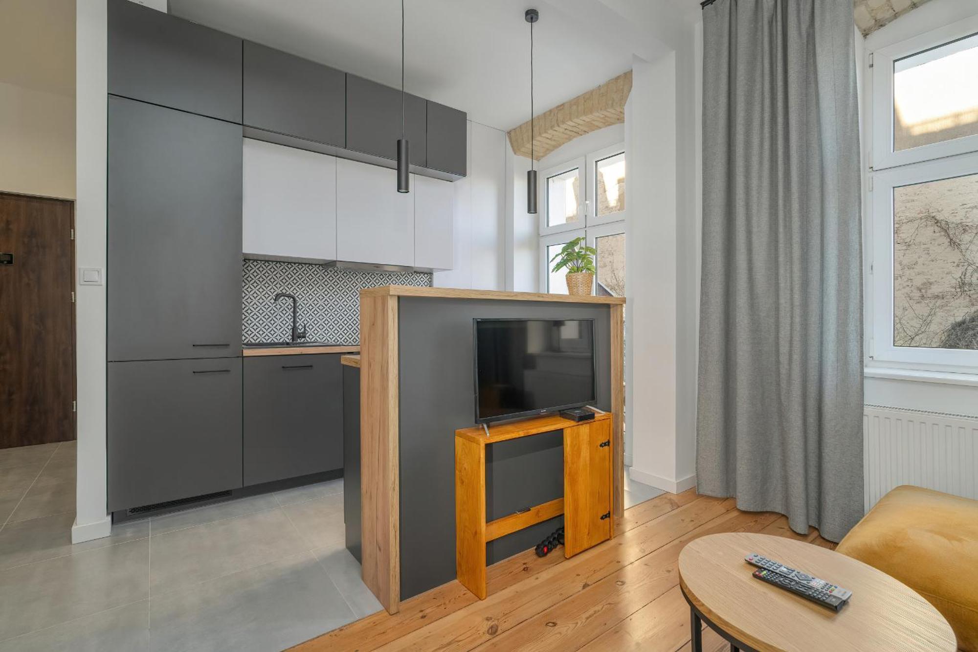 Elegant Near To The Centre Of By Rent Like *
