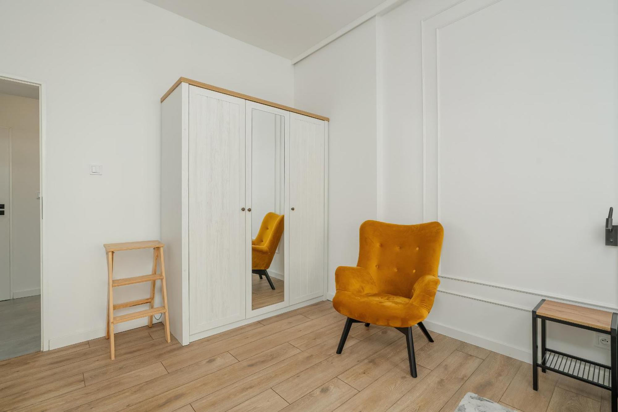 Elegant Near To The Centre Of By Rent Like