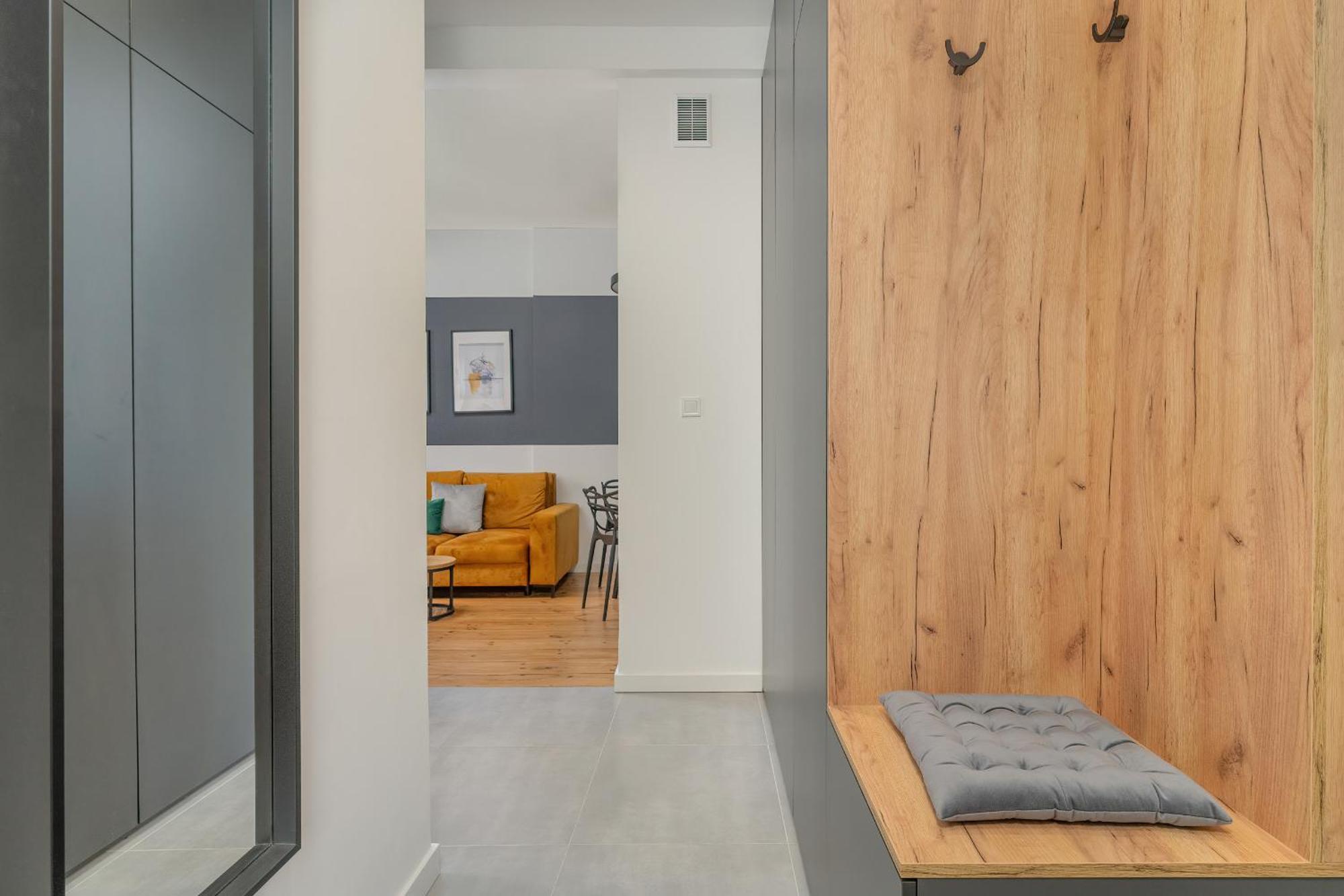 Elegant Near To The Centre Of By Rent Like Apartment *